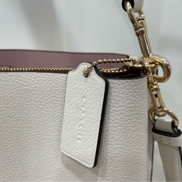 SOLD Coach mollie bucket bag - Picture 4 of 8